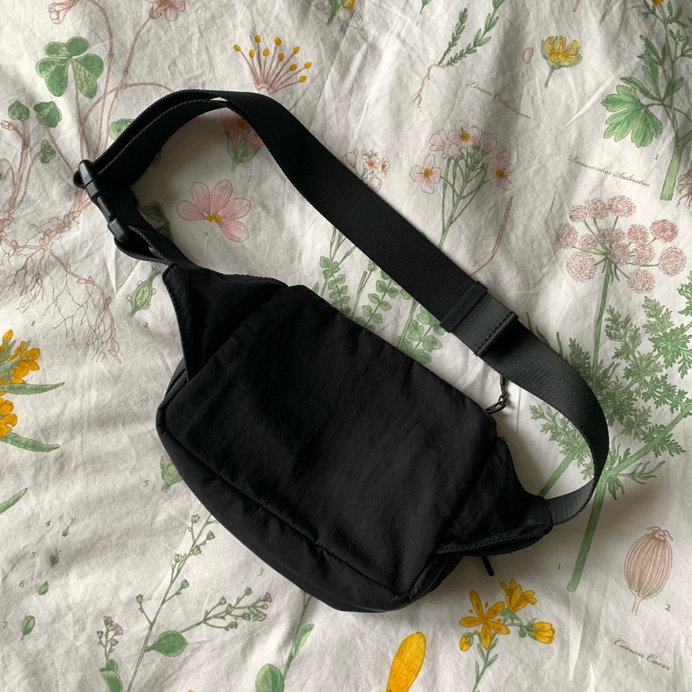 Lululemon Clean Lines Belt Bag